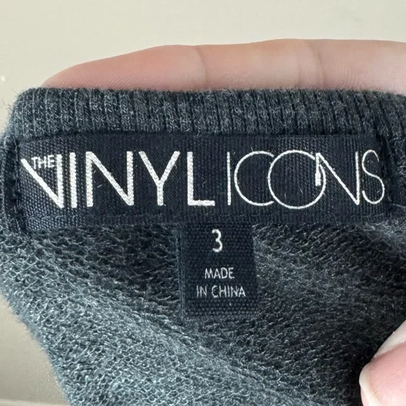 Torrid Poison Cutout Cold Shoulder Graphic Sweatshirt Vinyl Icons 3X NWT - Picture 9 of 14